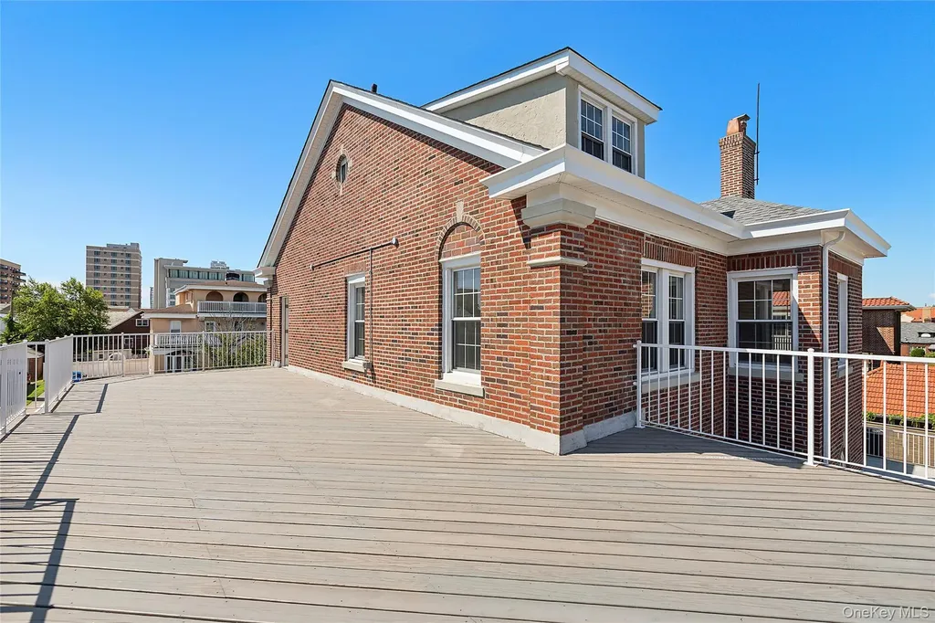 65 W Beech Street Long Beach NY 11561