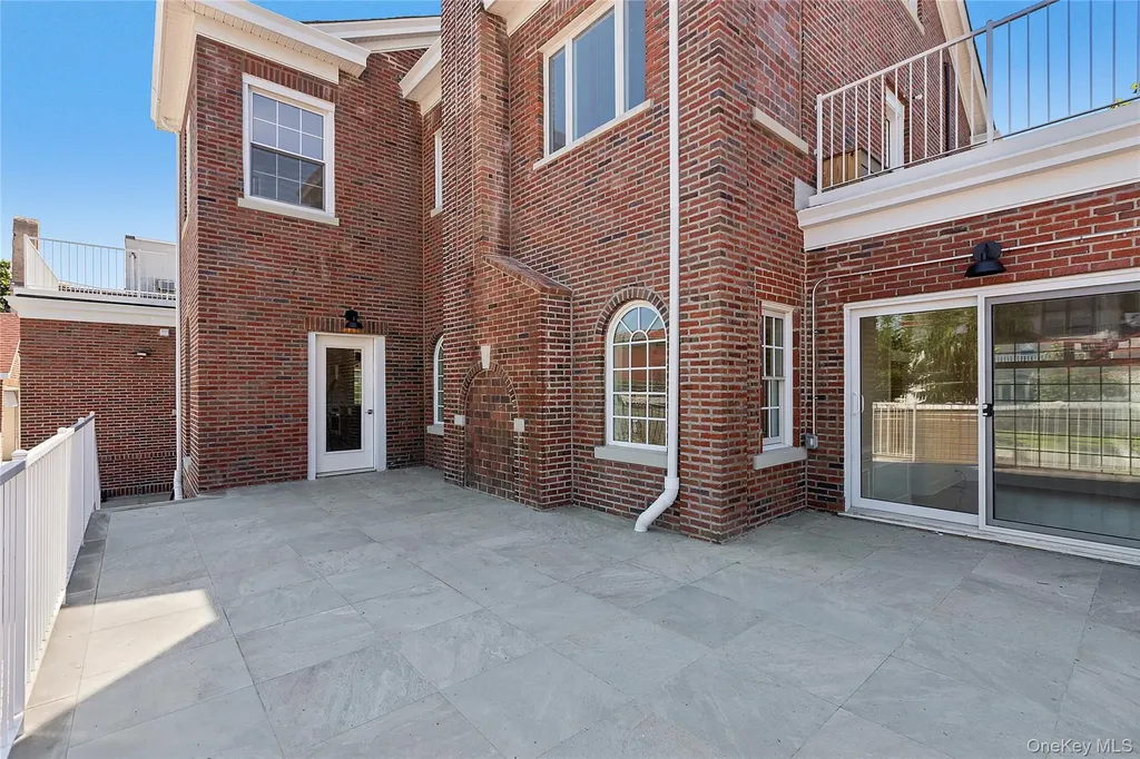 65 W Beech Street Long Beach NY 11561