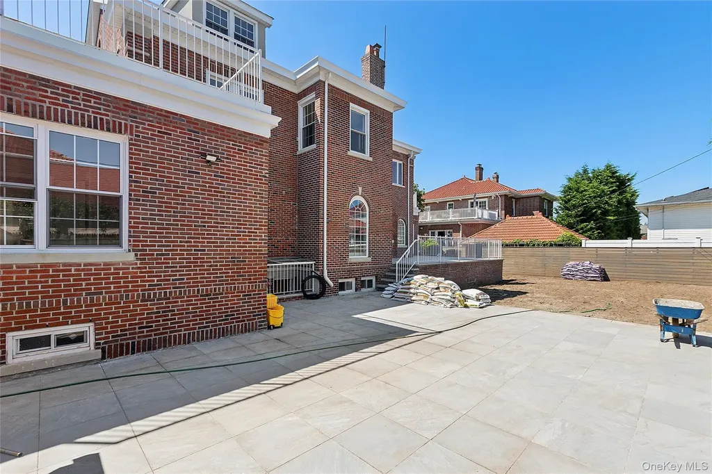 65 W Beech Street Long Beach NY 11561