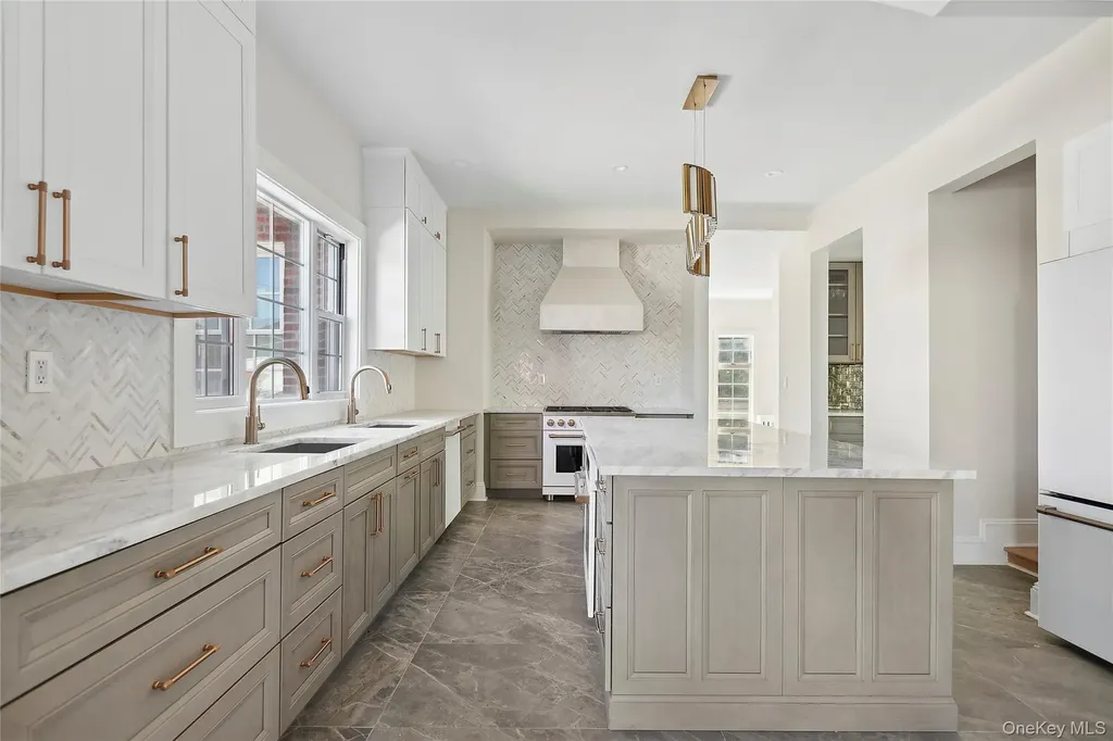 65 W Beech Street Long Beach NY 11561