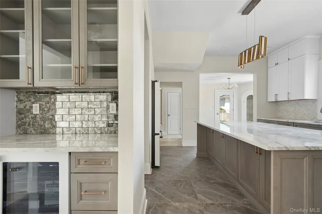 65 W Beech Street Long Beach NY 11561