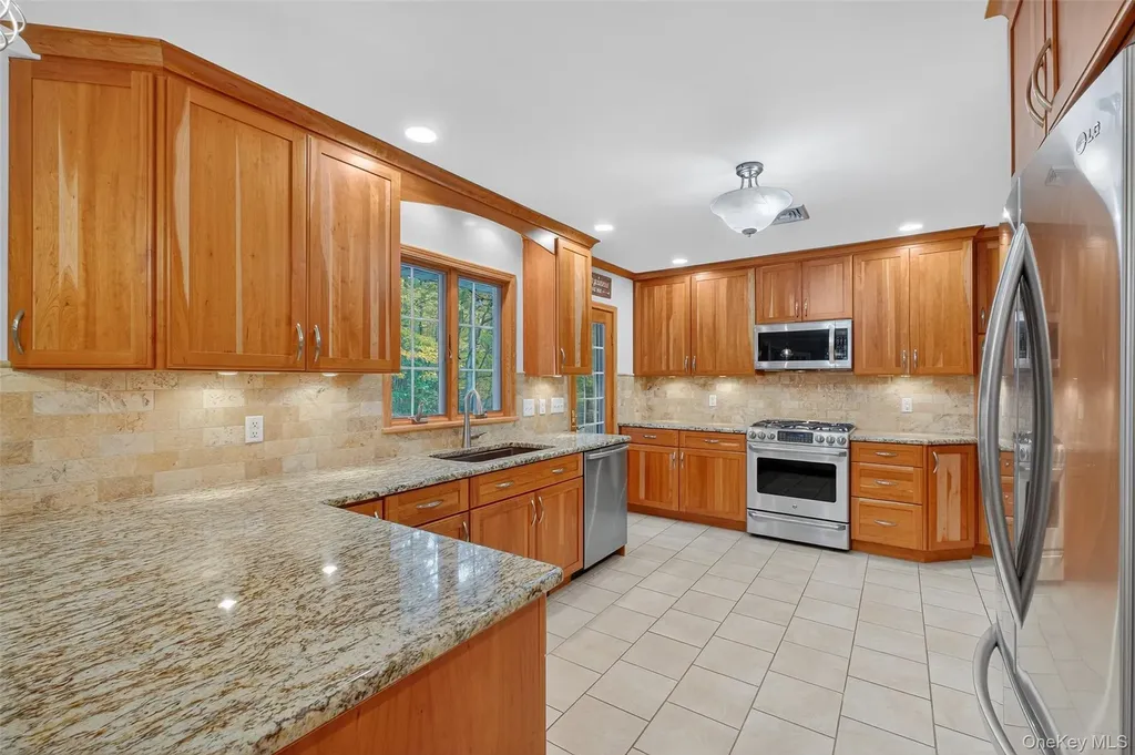 18 Birch Hill Drive Poughkeepsie NY 12603