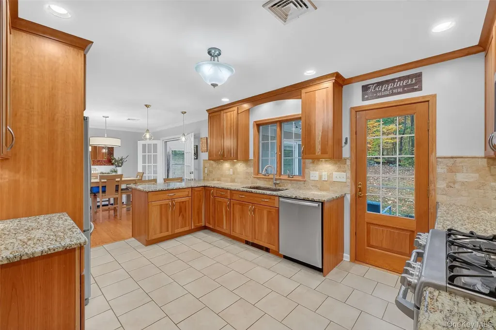 18 Birch Hill Drive Poughkeepsie NY 12603