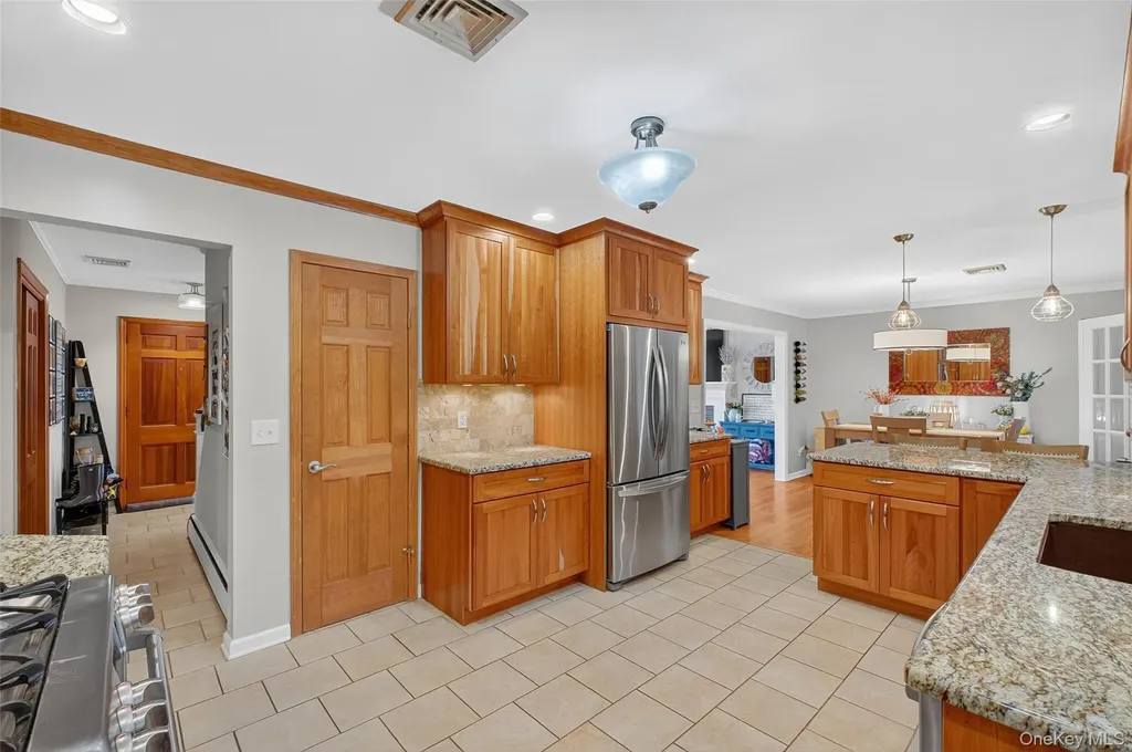 18 Birch Hill Drive Poughkeepsie NY 12603