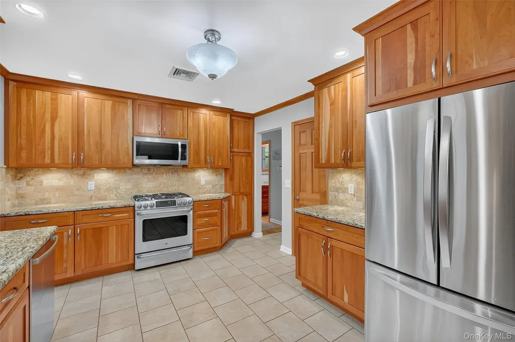 18 Birch Hill Drive Poughkeepsie NY 12603