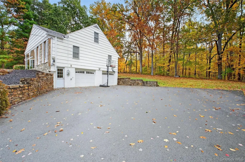 18 Birch Hill Drive Poughkeepsie NY 12603