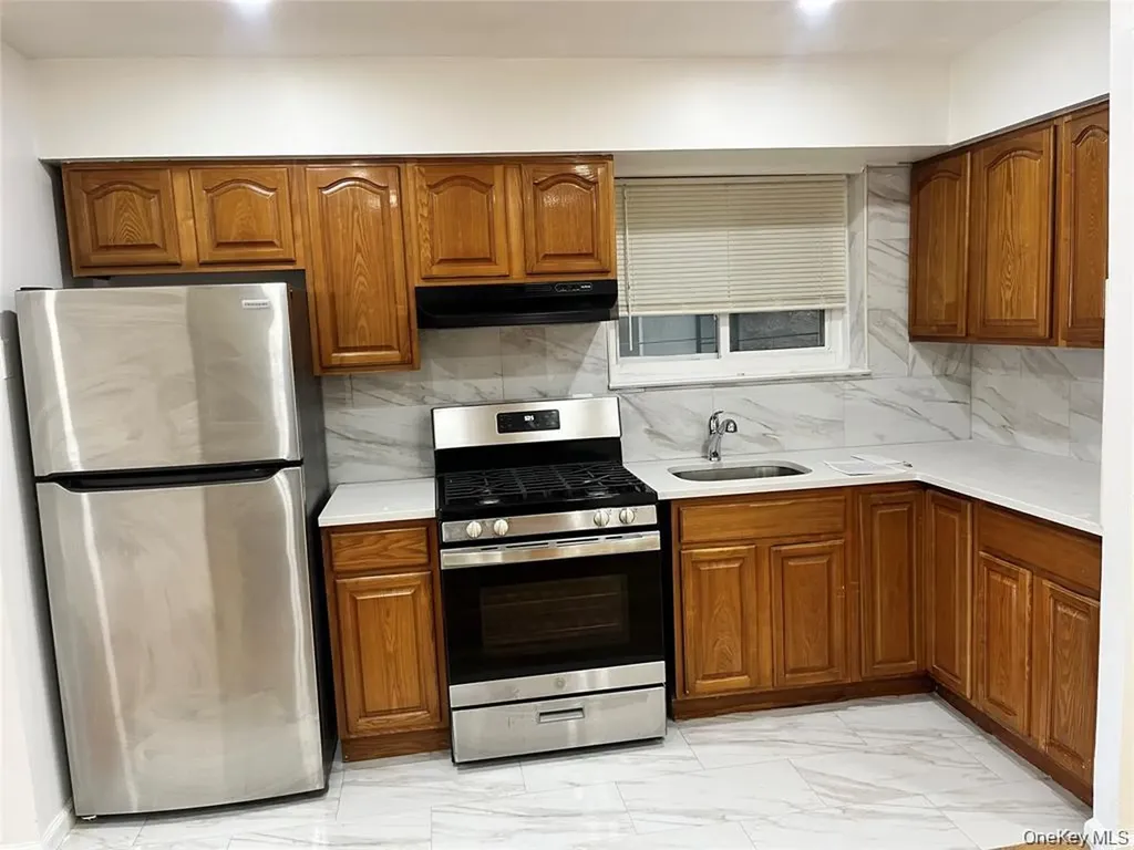 1012 E 233rd Street Bronx NY 10466