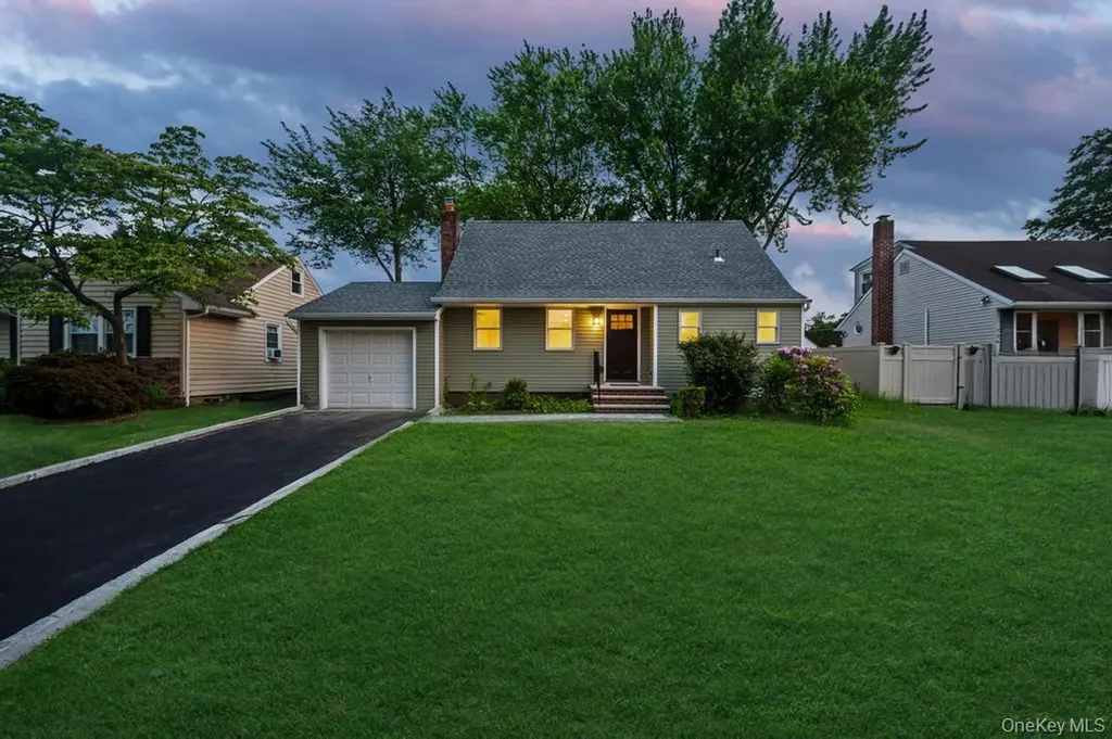 732 Woodside Drive Wantagh NY 11793