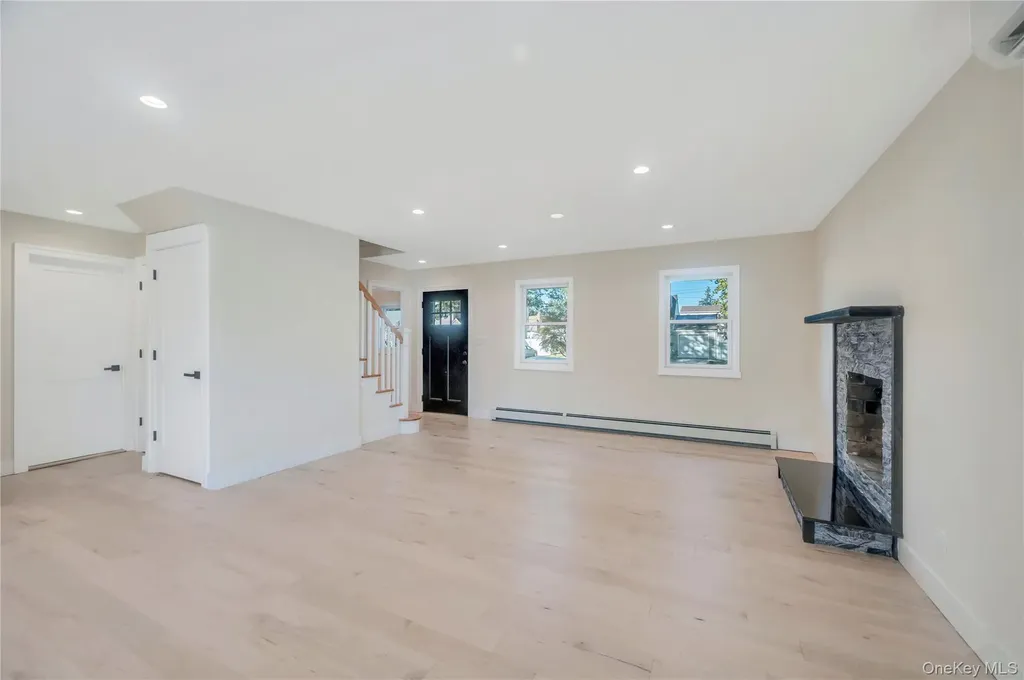 732 Woodside Drive Wantagh NY 11793