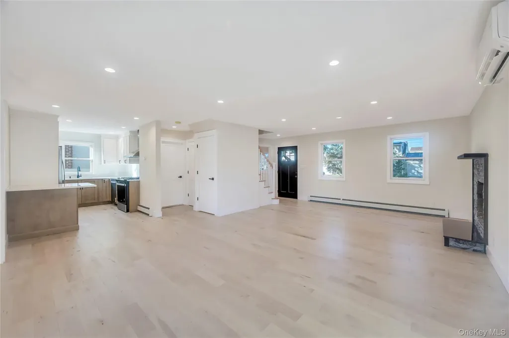 732 Woodside Drive Wantagh NY 11793