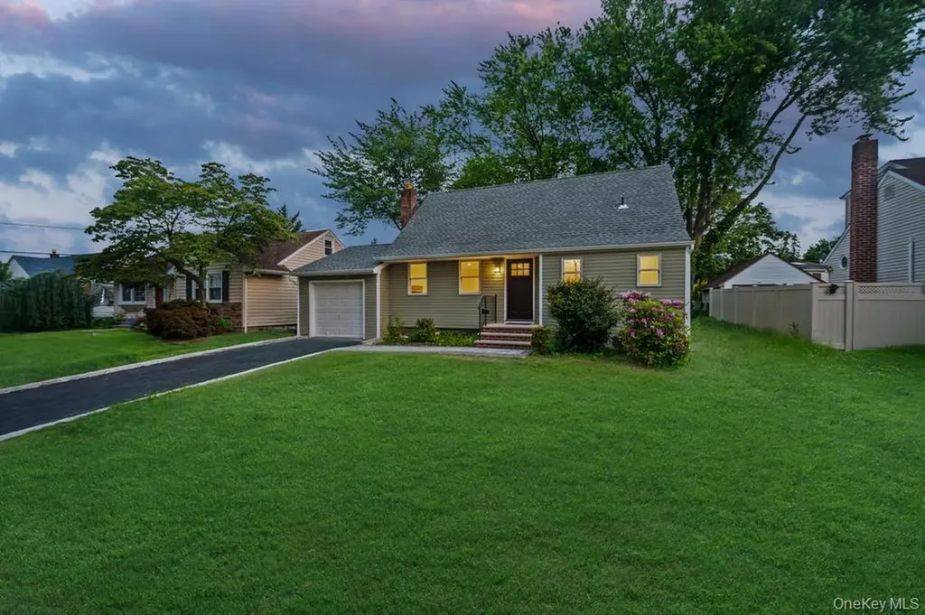 732 Woodside Drive Wantagh NY 11793