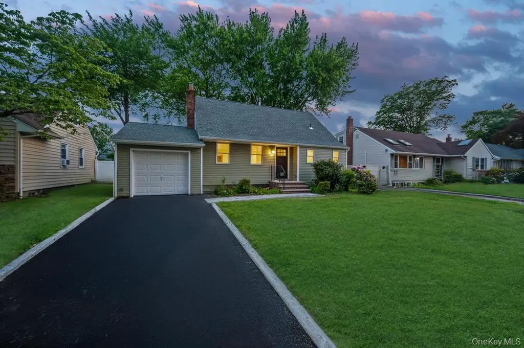 732 Woodside Drive Wantagh NY 11793