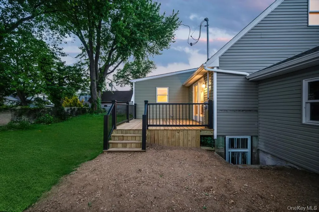 732 Woodside Drive Wantagh NY 11793