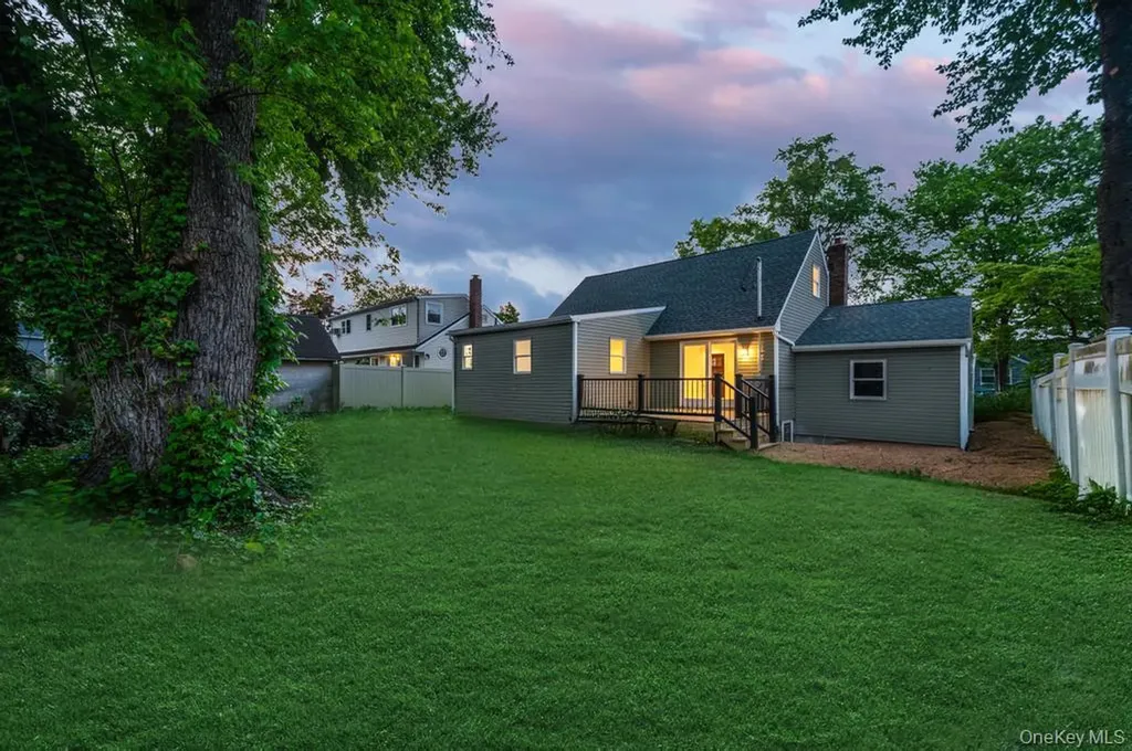 732 Woodside Drive Wantagh NY 11793