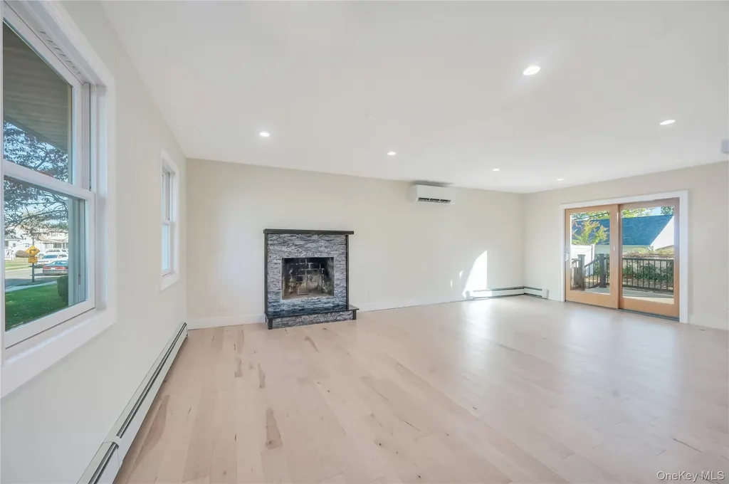 732 Woodside Drive Wantagh NY 11793