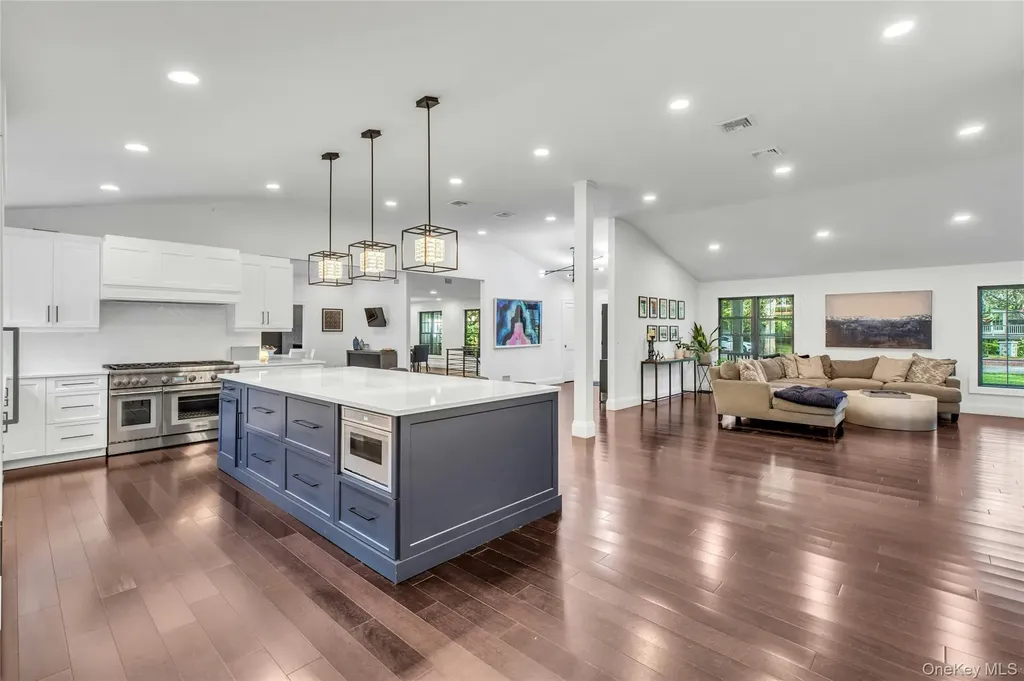 4 Treeview Drive Melville NY 11747