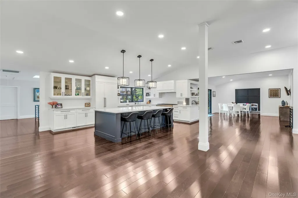 4 Treeview Drive Melville NY 11747