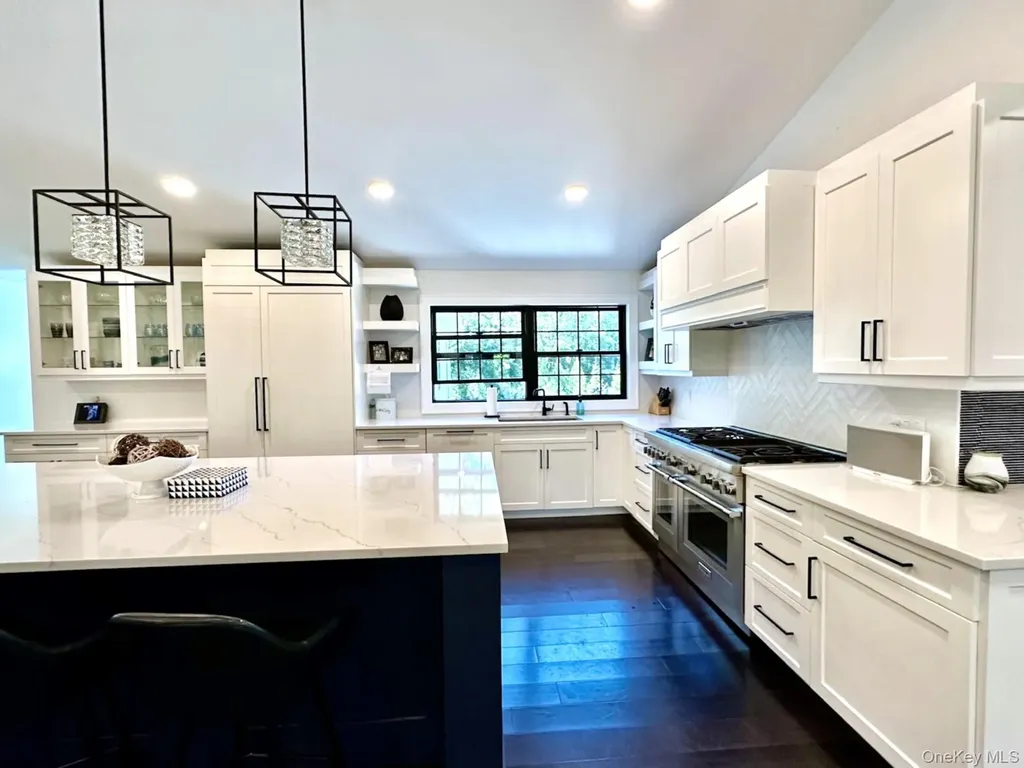 4 Treeview Drive Melville NY 11747