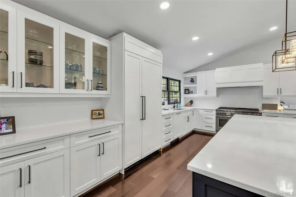 4 Treeview Drive Melville NY 11747
