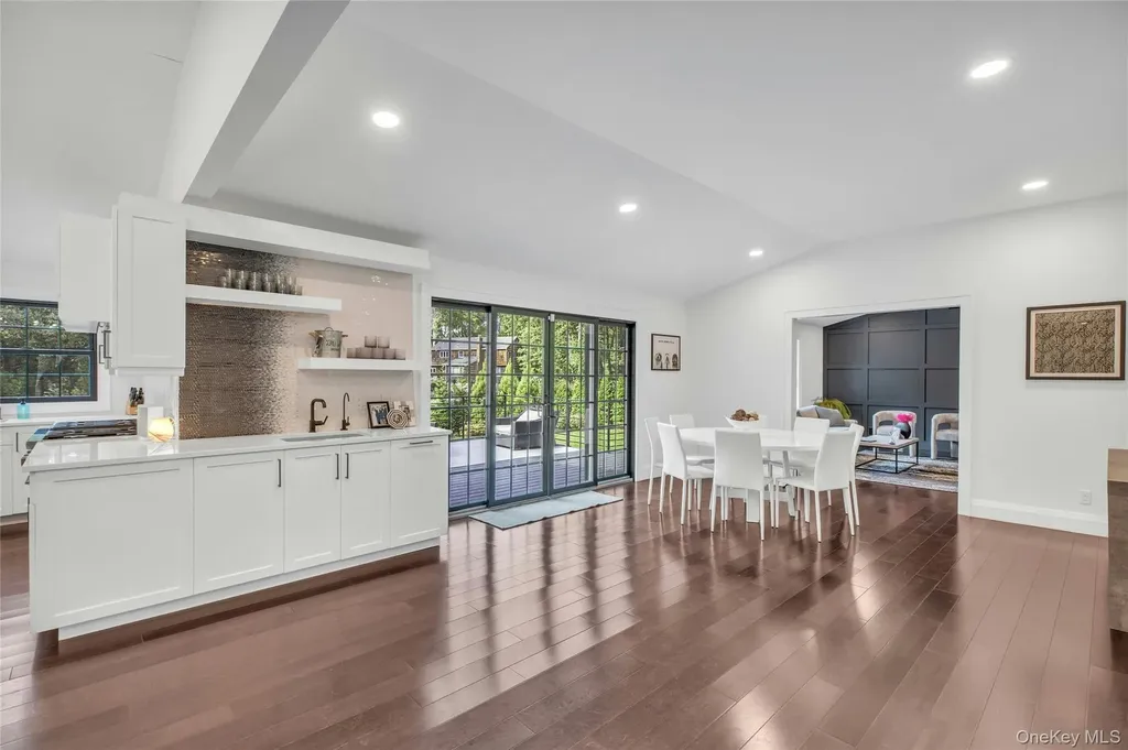 4 Treeview Drive Melville NY 11747