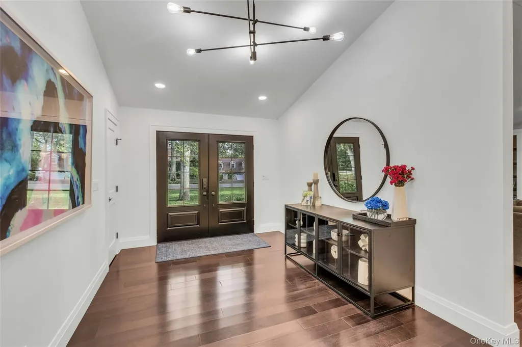 4 Treeview Drive Melville NY 11747