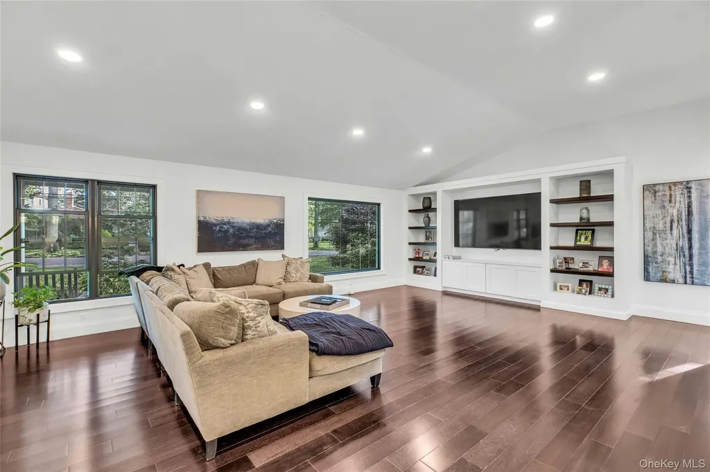 4 Treeview Drive Melville NY 11747