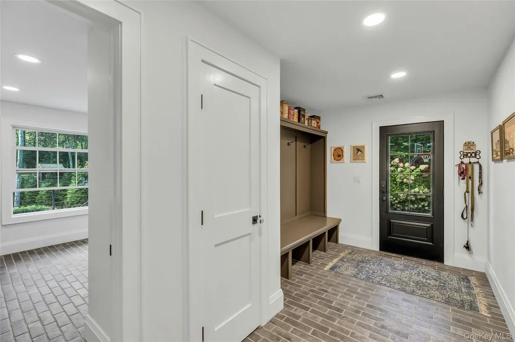 4 Treeview Drive Melville NY 11747
