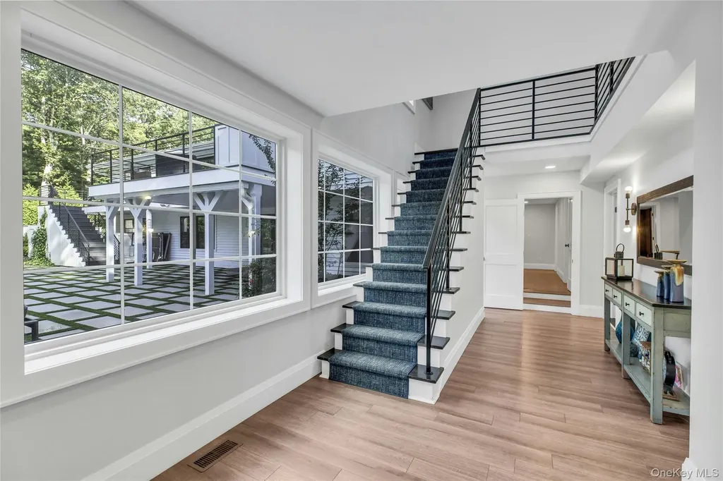 4 Treeview Drive Melville NY 11747