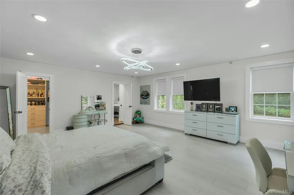 4 Treeview Drive Melville NY 11747