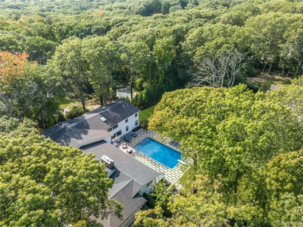 4 Treeview Drive Melville NY 11747