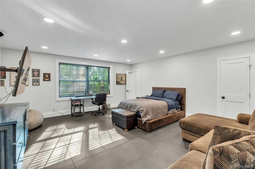 4 Treeview Drive Melville NY 11747