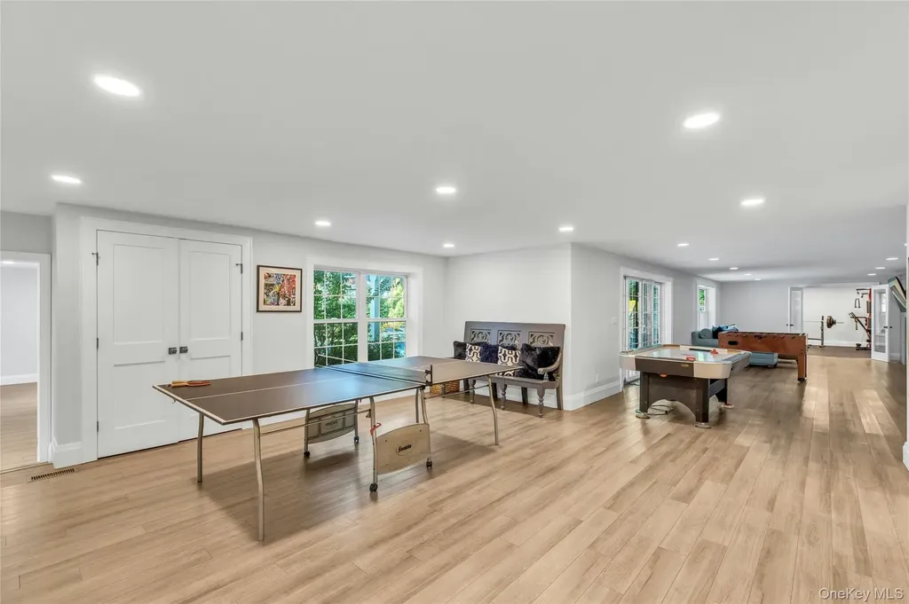 4 Treeview Drive Melville NY 11747