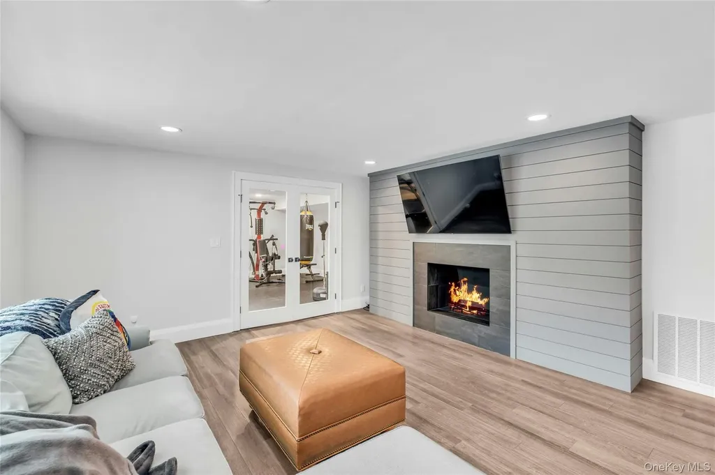4 Treeview Drive Melville NY 11747