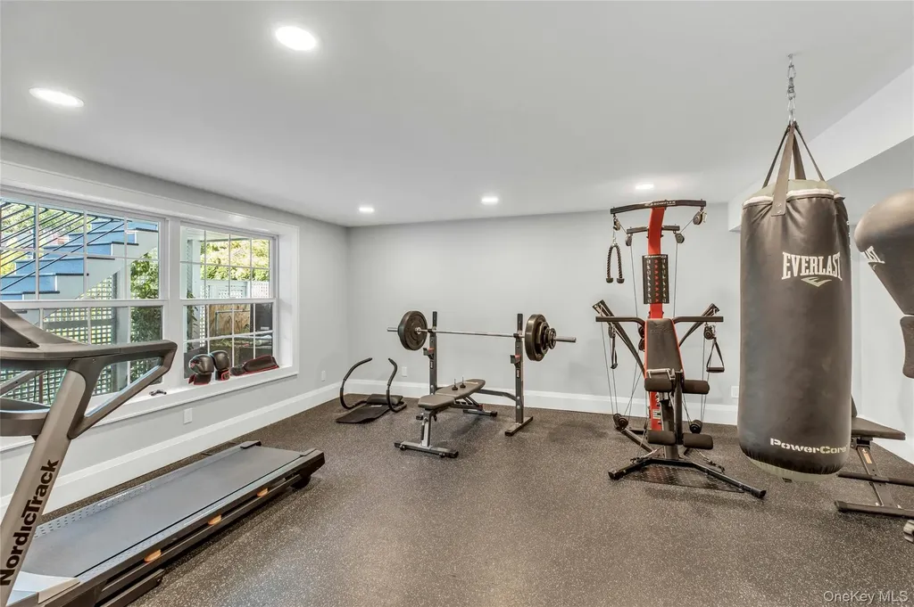 4 Treeview Drive Melville NY 11747