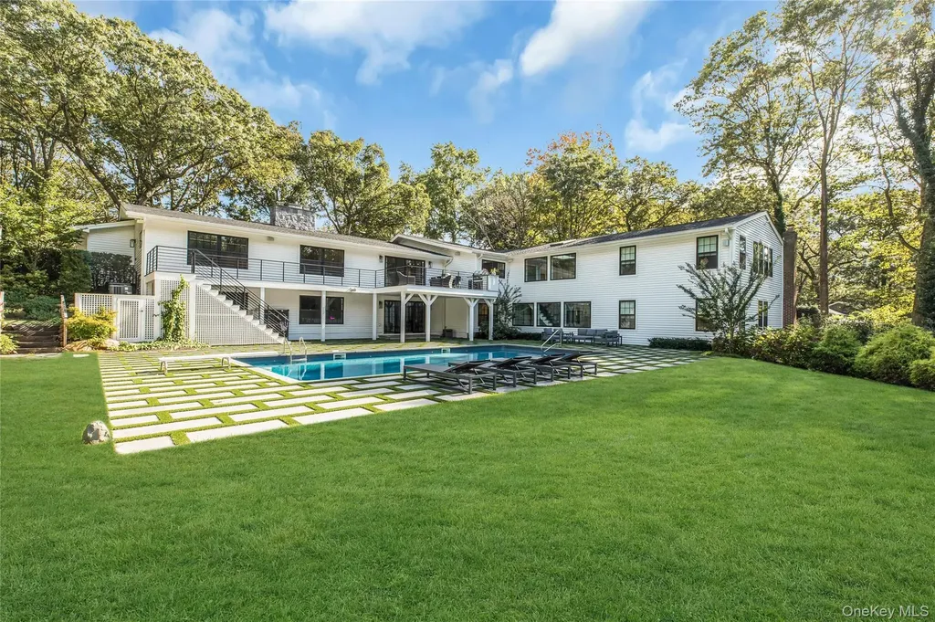 4 Treeview Drive Melville NY 11747