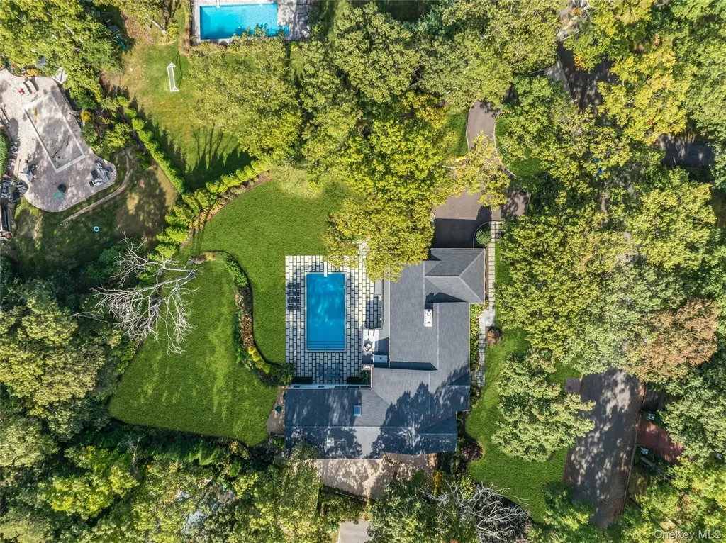 4 Treeview Drive Melville NY 11747