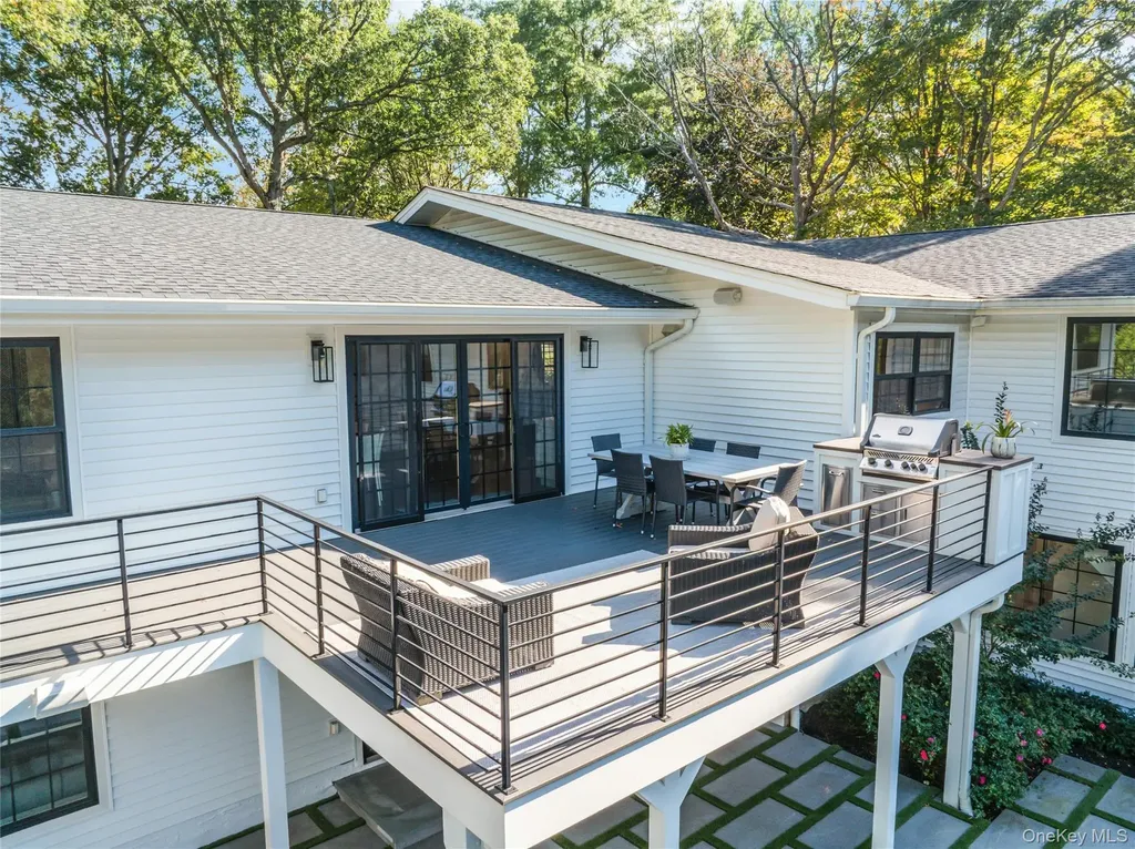 4 Treeview Drive Melville NY 11747