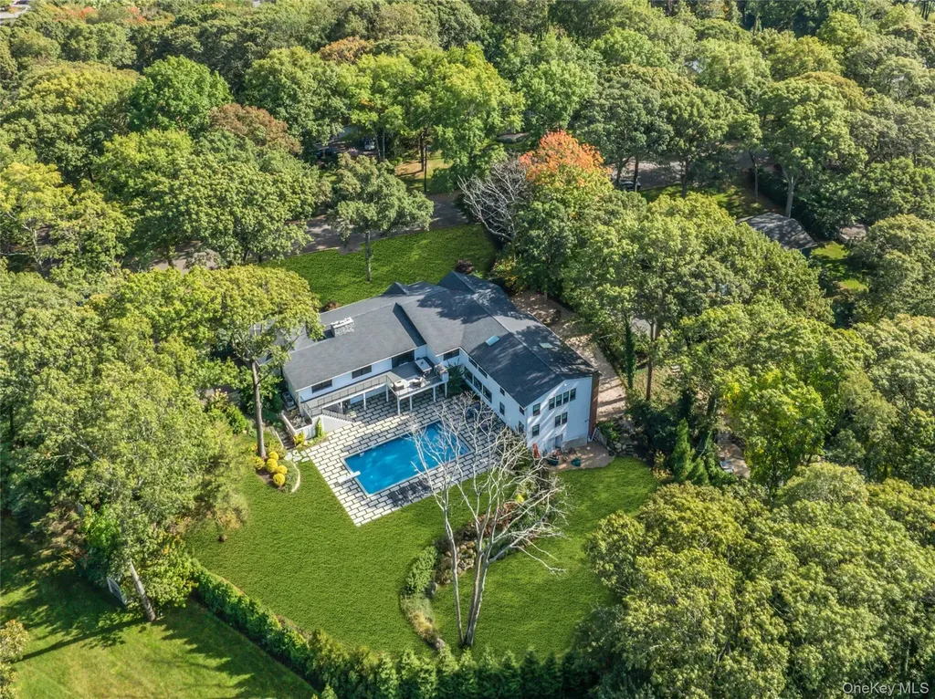 4 Treeview Drive Melville NY 11747