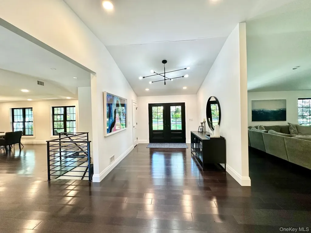 4 Treeview Drive Melville NY 11747