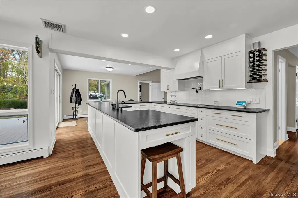 151 Oak Ridge Circle Mahopac NY 10541