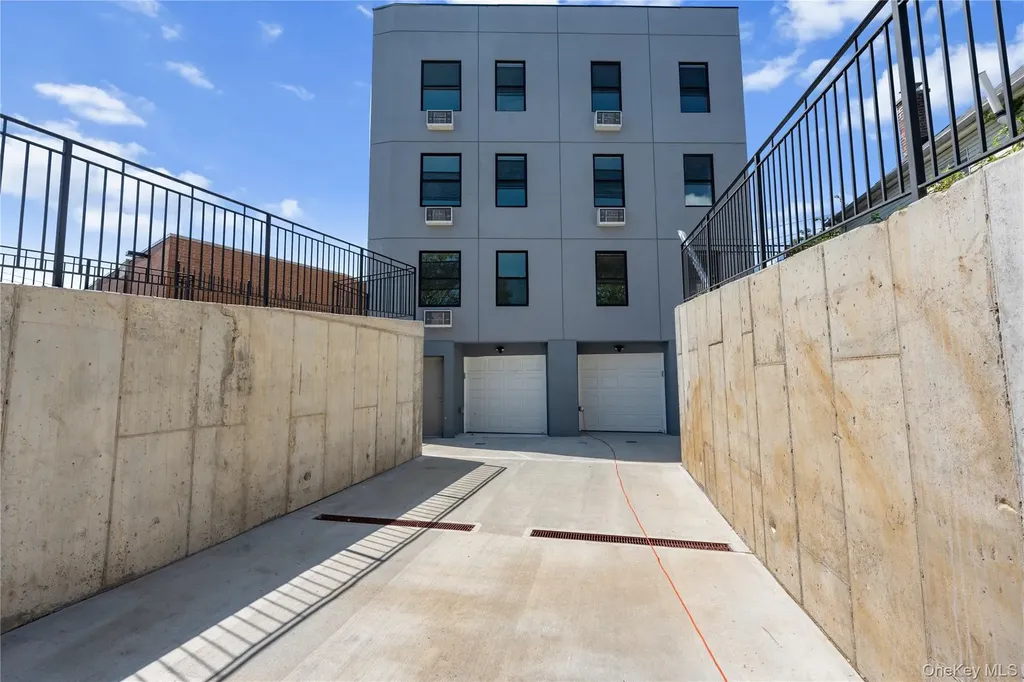 3528 Tiemann Avenue Bronx NY 10469