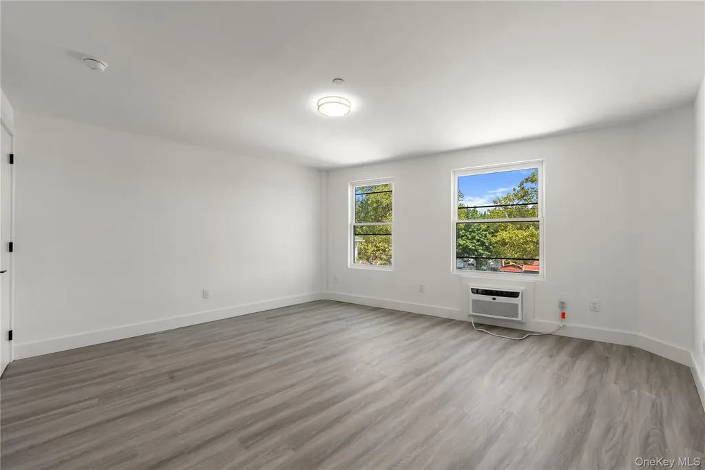3528 Tiemann Avenue Bronx NY 10469