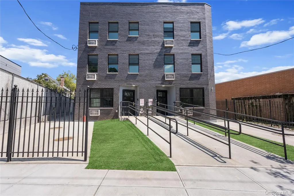 3528 Tiemann Avenue Bronx NY 10469