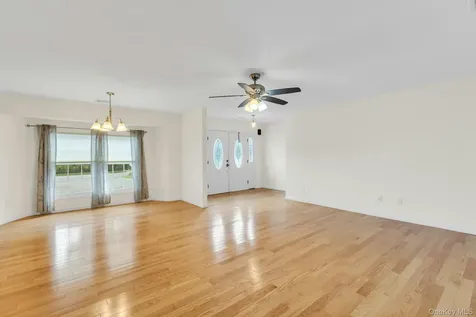 92 Barrett Avenue Bayport NY 11705