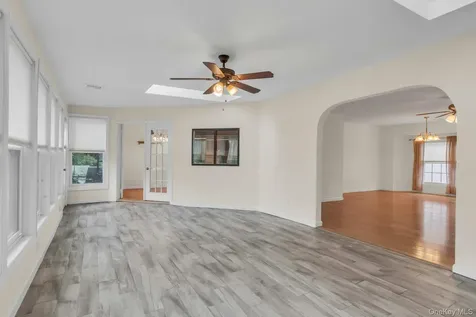 92 Barrett Avenue Bayport NY 11705