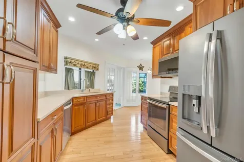 92 Barrett Avenue Bayport NY 11705