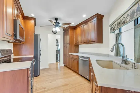 92 Barrett Avenue Bayport NY 11705