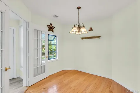 92 Barrett Avenue Bayport NY 11705