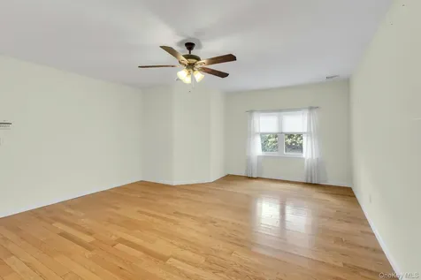 92 Barrett Avenue Bayport NY 11705