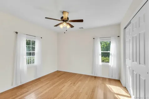 92 Barrett Avenue Bayport NY 11705